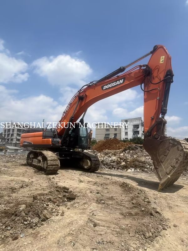 Excavatrice Doosan DX500LC-9C d'occasion, 800 tr/min, puissance et hauteur de creusage maximale 11