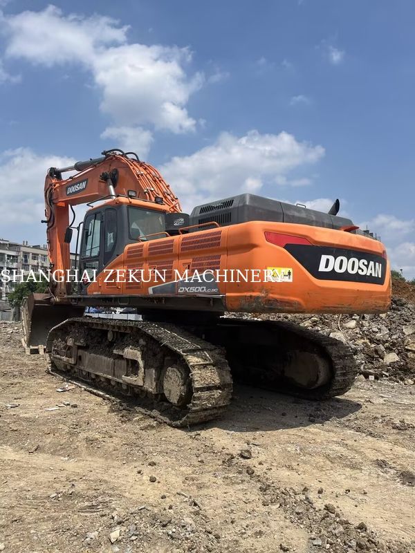 Excavatrice Doosan DX500LC-9C d'occasion, 800 tr/min, puissance et hauteur de creusage maximale 11