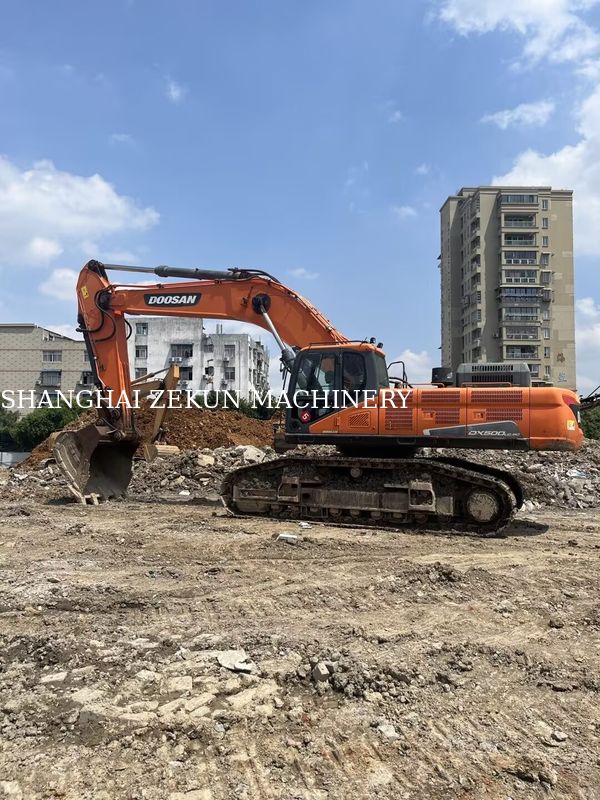 Excavatrice Doosan DX500LC-9C d'occasion, 800 tr/min, puissance et hauteur de creusage maximale 11