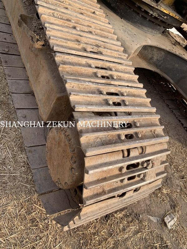 Excavateur Komatsu PC210LC-8MO 2015 avec un poids de fonctionnement de 100 kg et une portée maximale de 9