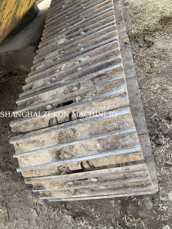 Excavateur Komatsu PC210LC-8MO 2015 avec un poids de fonctionnement de 100 kg et une portée maximale de 9