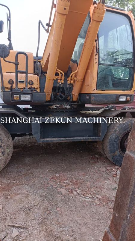 Hyundai R210W-9 Excavateur à roues 330 L Capacité du réservoir de carburant et vanne hydraulique