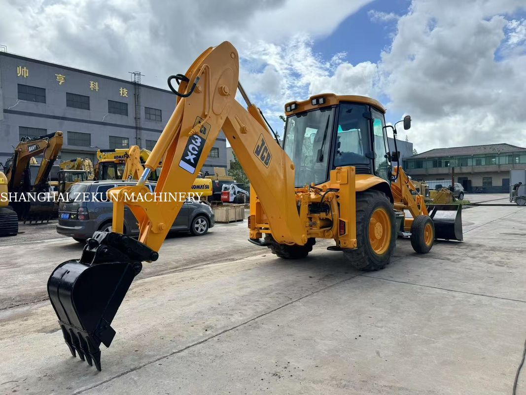 Tractopelle JCB 3CX de 2001 avec débit du système hydraulique de 95 L/min