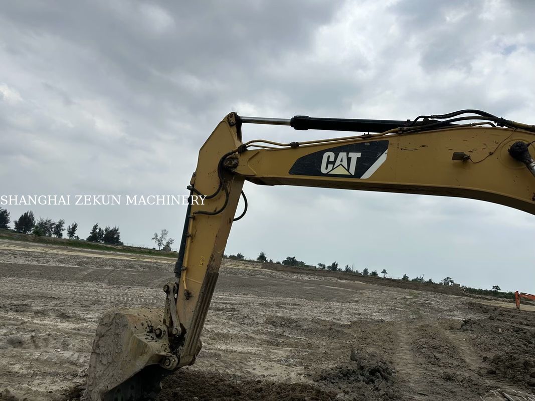 2014 CAT 320D2 Excavatrice 10 812 heures Et Débit hydraulique de performance 2 × 214 L/min Vitesse de déplacement 3.5 / 5.5 Km/h