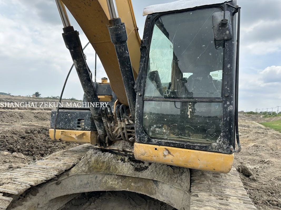 2014 CAT 320D2 Excavatrice 10 812 heures Et Débit hydraulique de performance 2 × 214 L/min Vitesse de déplacement 3.5 / 5.5 Km/h