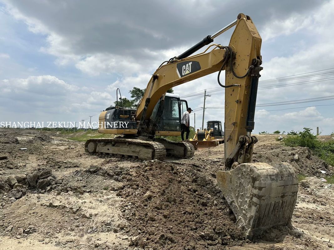 2014 CAT 320D2 Excavatrice 10 812 heures Et Débit hydraulique de performance 2 × 214 L/min Vitesse de déplacement 3.5 / 5.5 Km/h