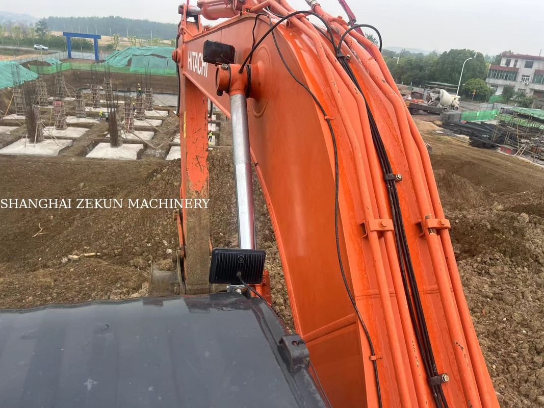 2020 Hitachi ZX220-5A Excavator 6541 heures Hauteur maximale de creusement 630 mm Profondeur maximale de creusement 670 mm Pour les travaux lourds