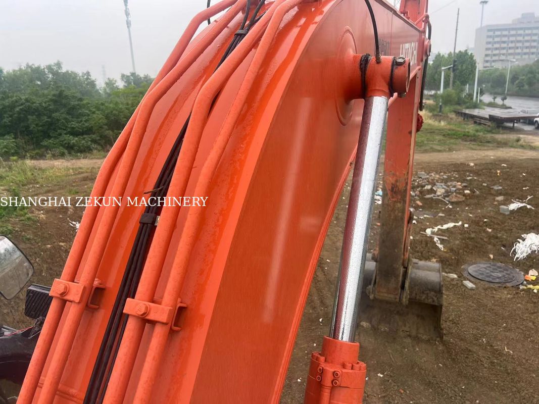 2022 Hitachi ZX200-5A Excavator avec une hauteur de creusement maximale de 9 et une vitesse de balancement de 13,3 tours par minute 5500 heures