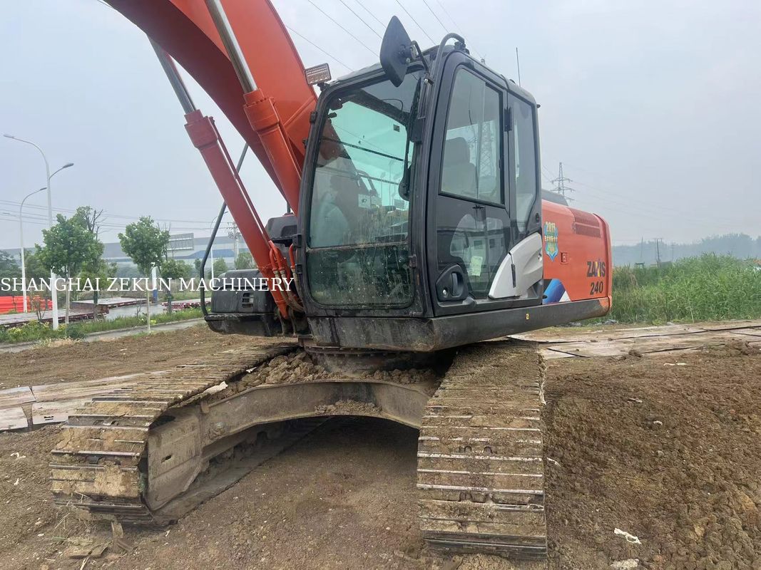 2022 Hitachi ZX200-5A Excavator avec une hauteur de creusement maximale de 9 et une vitesse de balancement de 13,3 tours par minute 5500 heures