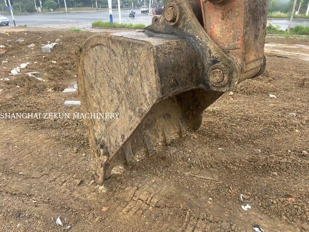 2022 Hitachi ZX200-5A Excavator avec une hauteur de creusement maximale de 9 et une vitesse de balancement de 13,3 tours par minute 5500 heures