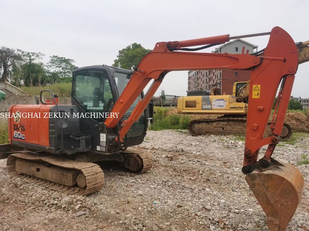 2023 Hitachi ZX60C-6A Excavator 2785 heures Poids de fonctionnement 5 Répond à la norme d' émission de niveau 3 / étape III