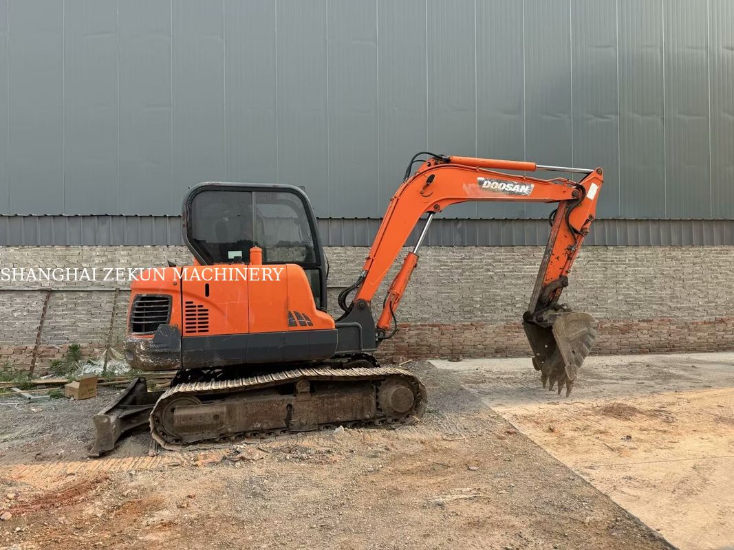 Doosan DX60 Excavator Norme d'émission Tier 3 Portée maximale au sol 100 mm et performance