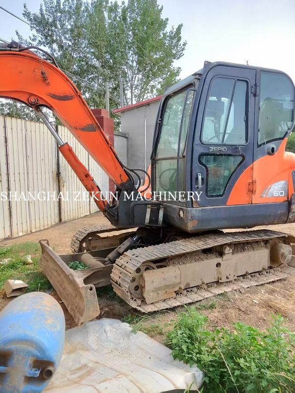 Pelle Doosan DX60 de 2013 avec pression hydraulique de 27,5 MPa et hauteur de creusement maximale de 800 mm