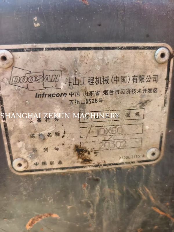 Pelle Doosan DX60 de 2013 avec pression hydraulique de 27,5 MPa et hauteur de creusement maximale de 800 mm