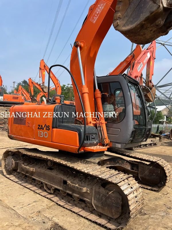 Excavatrice utilisée Hitachi ZX130-6 Avec 11053 heures 4,6m Longueur du boom 34,3 MPa Pression hydraulique