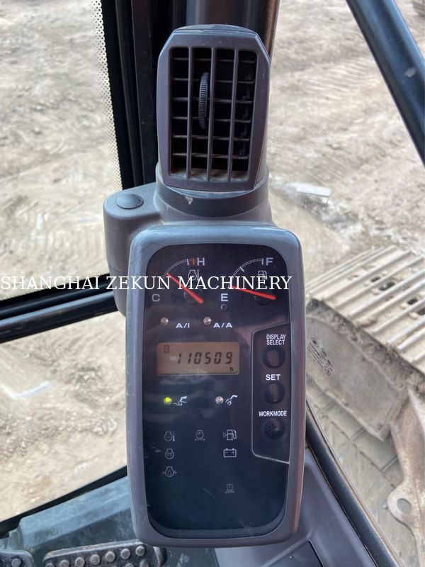 Excavatrice Hitachi ZX200-3G d'occasion avec 11050 heures, longueur de bras 2,94 m, longueur de flèche 5,7 m
