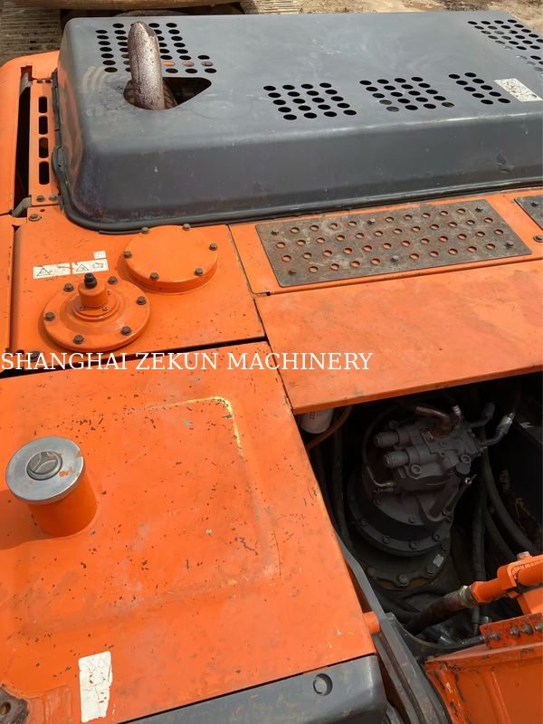 Excavatrice Hitachi ZX200-3G d'occasion avec 11050 heures, longueur de bras 2,94 m, longueur de flèche 5,7 m