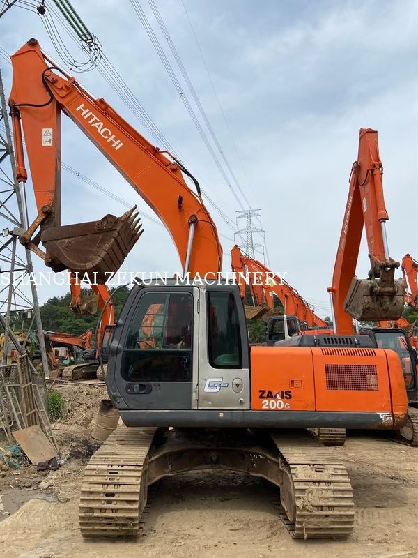 Excavatrice Hitachi ZX200-3G d'occasion avec 11050 heures, longueur de bras 2,94 m, longueur de flèche 5,7 m