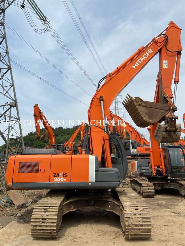 Excavatrice Hitachi ZX200-3G d'occasion avec 11050 heures, longueur de bras 2,94 m, longueur de flèche 5,7 m