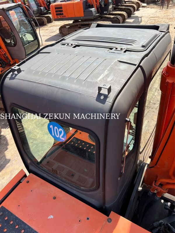 Hitachi ZX200-3G Excavator 12081 heures Vitesse de déplacement 3,5 / 5,5 Km/h Caractéristiques de la cabine Affichage multifonctionnel
