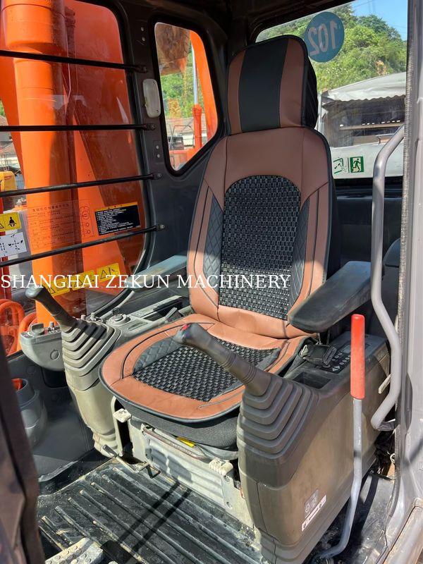 Hitachi ZX200-3G Excavator 12081 heures Vitesse de déplacement 3,5 / 5,5 Km/h Caractéristiques de la cabine Affichage multifonctionnel