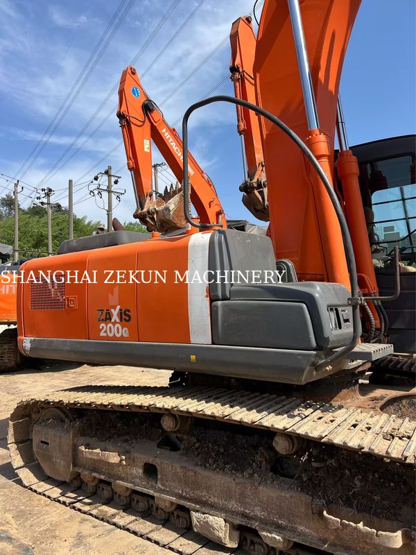 Hitachi ZX200-3G Excavator 12081 heures Vitesse de déplacement 3,5 / 5,5 Km/h Caractéristiques de la cabine Affichage multifonctionnel