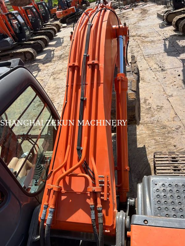 Hitachi ZX200-3G Excavator 12081 heures Vitesse de déplacement 3,5 / 5,5 Km/h Caractéristiques de la cabine Affichage multifonctionnel