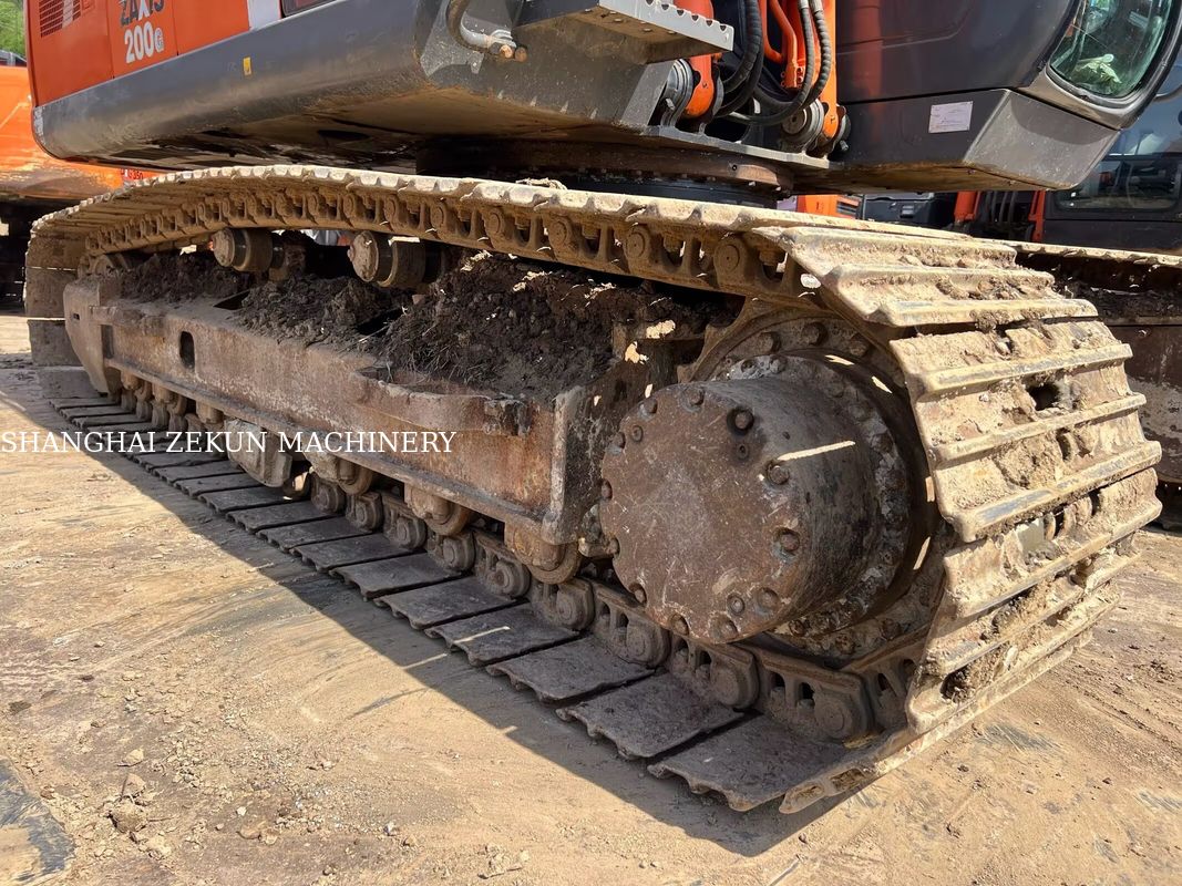 Hitachi ZX200-3G Excavator 12081 heures Vitesse de déplacement 3,5 / 5,5 Km/h Caractéristiques de la cabine Affichage multifonctionnel